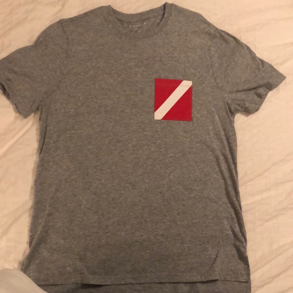 Grey tee with red pocket